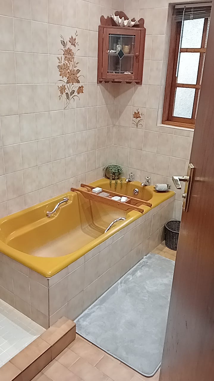 4 Bedroom Property for Sale in Nahoon Valley Park Eastern Cape